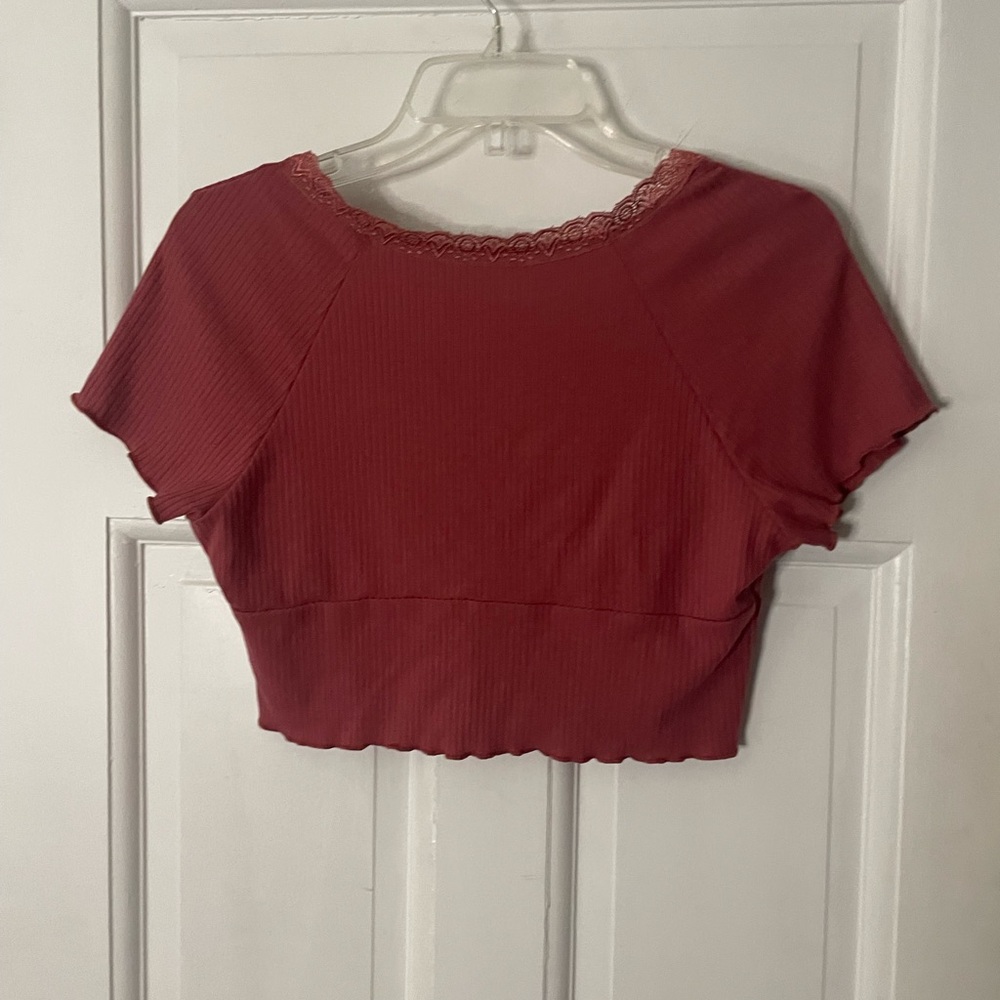 SHEIN Crop Top - Picture 2 of 4